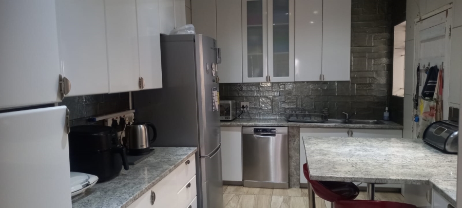 3 Bedroom Property for Sale in Manzil Park North West